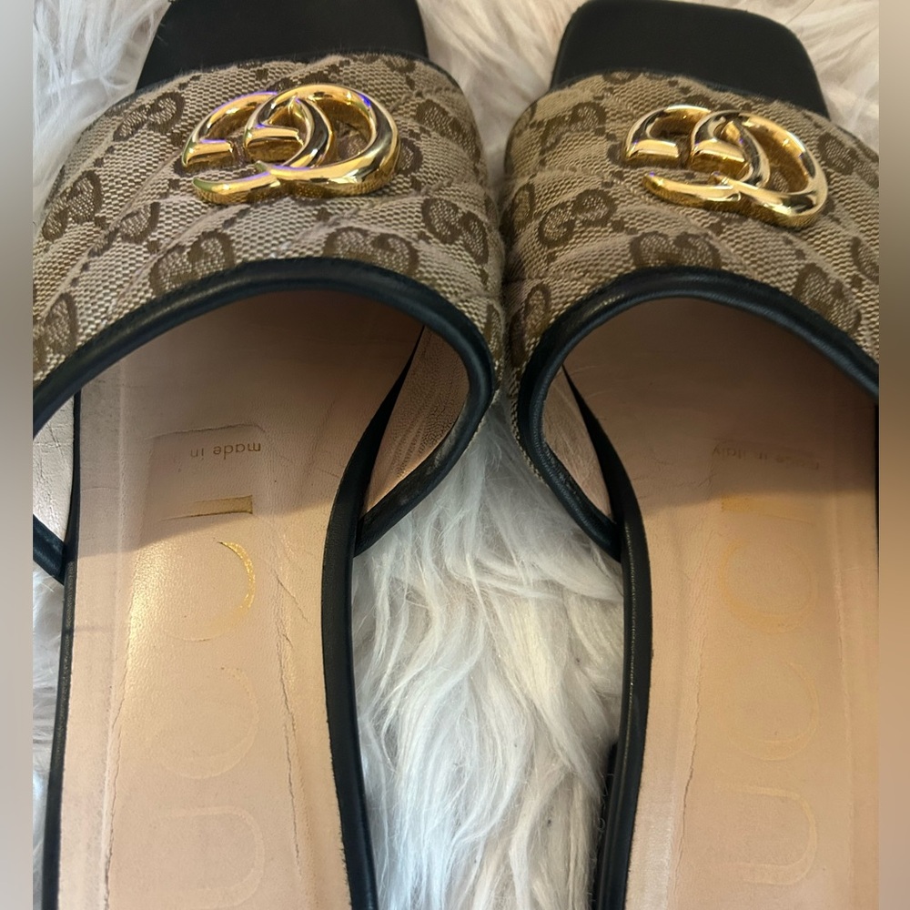 Gucci

Original GG Canvas Slides with Double G